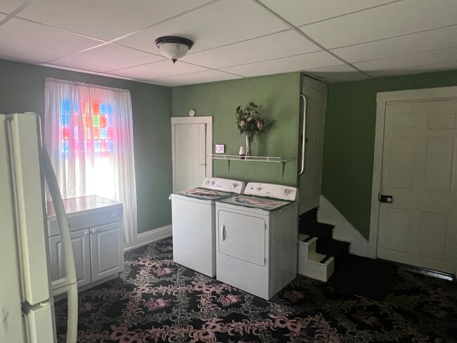 1st floor laundry, office space, closet, extra refrigerator - 668 Brooklyn Ave Unit Old Milford Near 2 bed