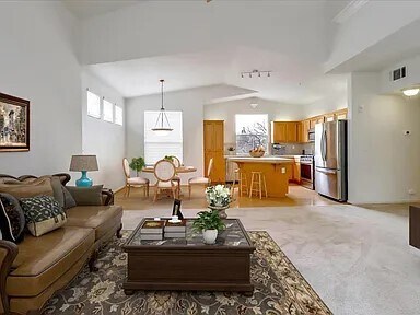 Photo - 1075 Esparanza Way