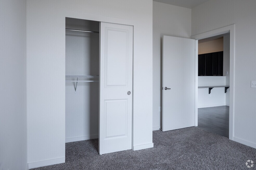 1BR, 1BA - 725SF