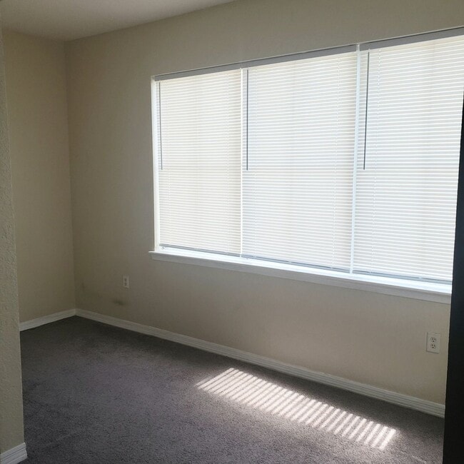 Photo - Very nice 2bed/1bath condo on 2nd floor in gated Enclave at Richmond place in New Tampa!