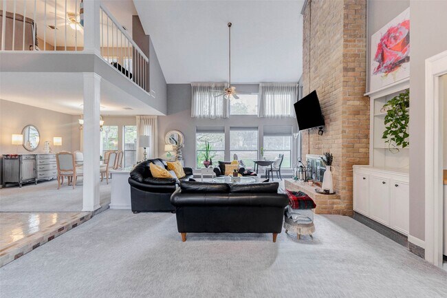 Photo - 202 Old Bridge Lake St