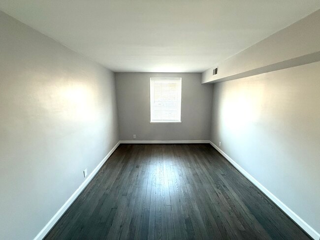 Bedroom - 3062 S Buchanan St Unit 3062 S. Buchanan Street