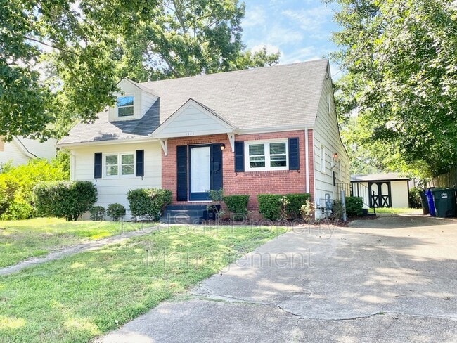 Photo - 1343 Sheppard Ave