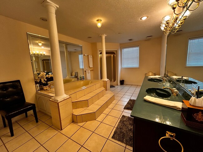 Photo - 25575 17-770E