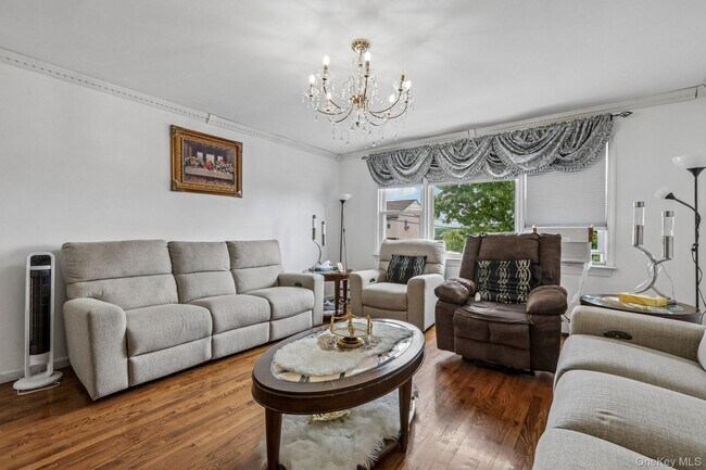 Photo - 583 Bellevue Ave N Unit 1
