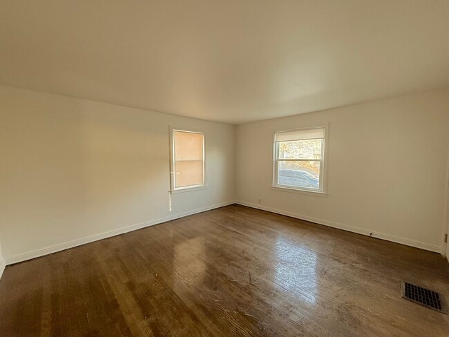 Living room photo 2 - 443 N Prospect St Unit downstairs