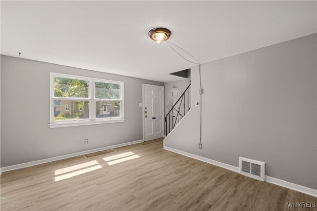 Photo - 714 Taunton Pl