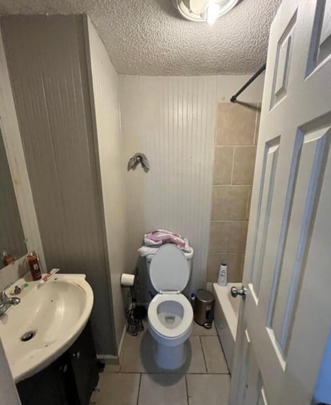 Photo - 4429 Main St