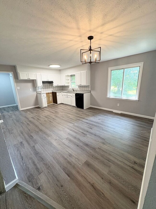 Photo - Spacious & Updated 4 Bedroom Home!