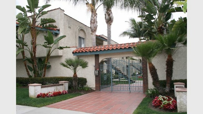 Villa Tuscany Apartments