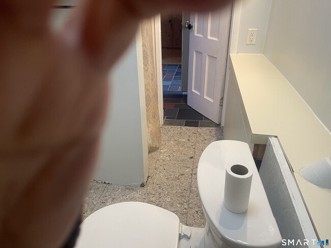 Photo - 1633 Main St N