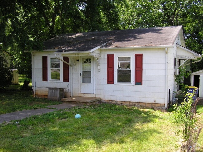 Building Photo - 1631 Sharon Dr Rental