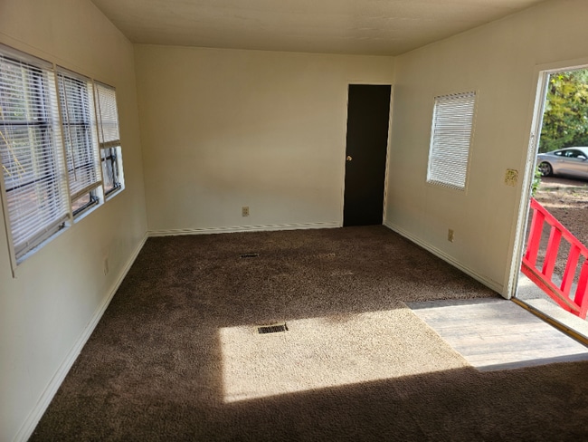 Photo - 413 Miller St