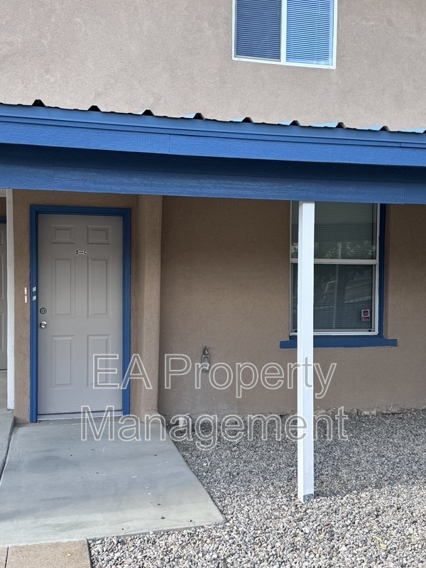 Building Photo - 725 Edith Blvd SE Rental