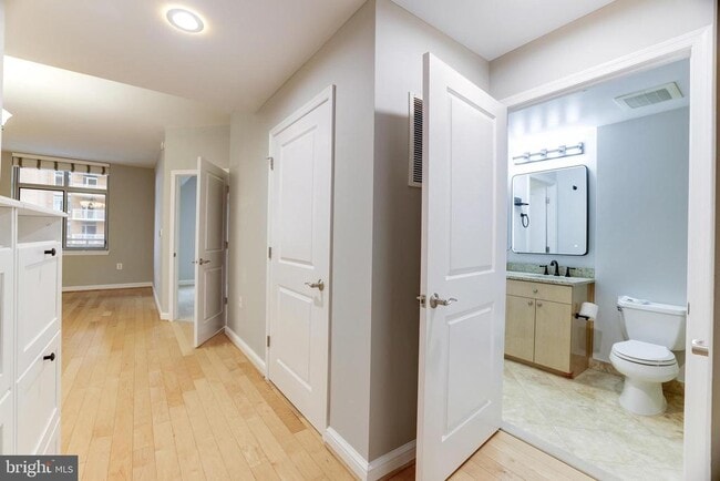 Photo - 11990 Market St Unidad 808