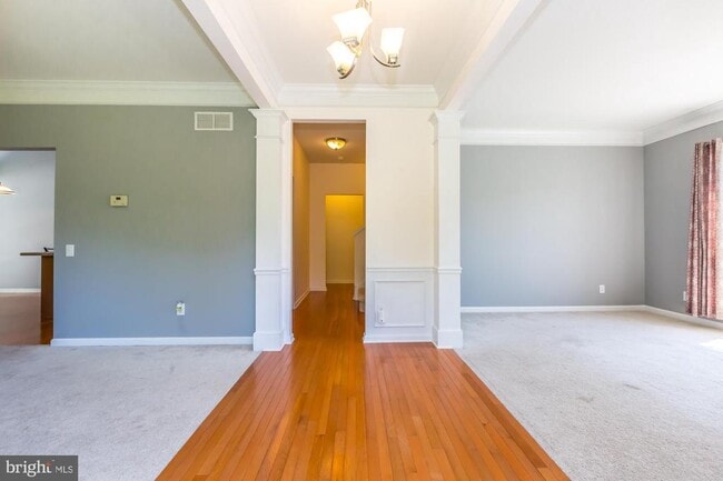 Photo - 684 Churchill Rd