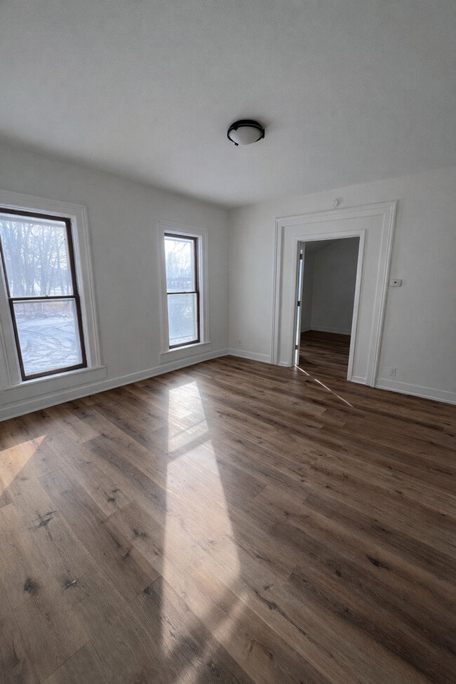 Photo - 393 Wellington Ave Unit 2