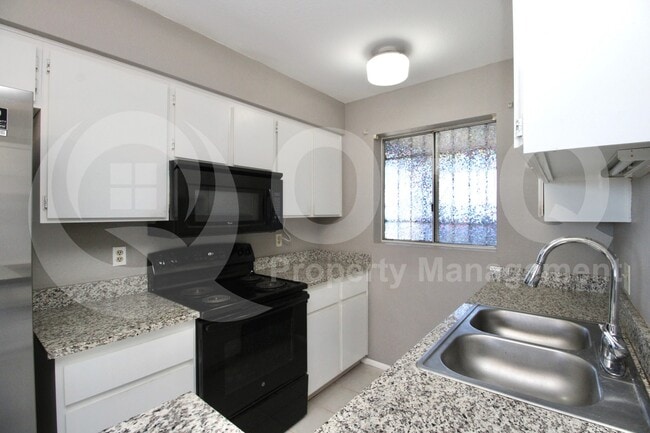 Photo - 9021 W Elm St