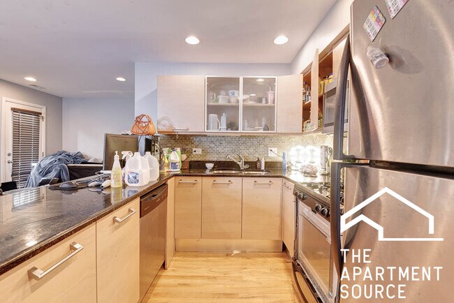 Photo - 6954 N Greenview Ave Condo Unit 206