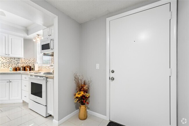 Building Photo - 18081 SE Country Club Dr Unit 19 Rental