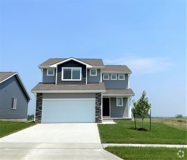 Building Photo - Newer Build Home in Beautiful Norwalk! HUG...