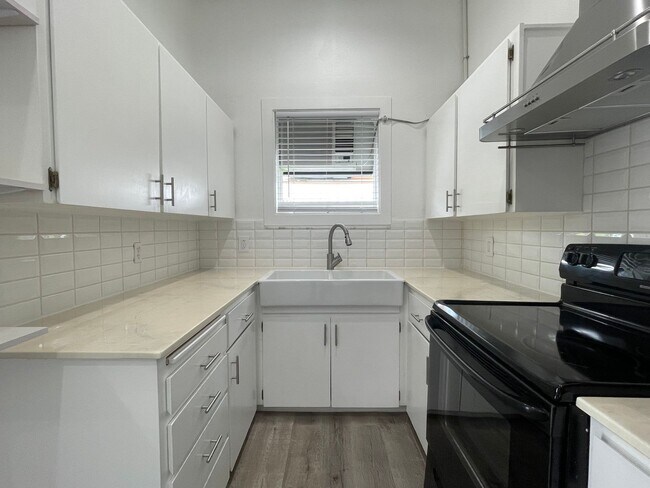 Remodeled 2BD Duplex - Remodeled 2BD Duplex House