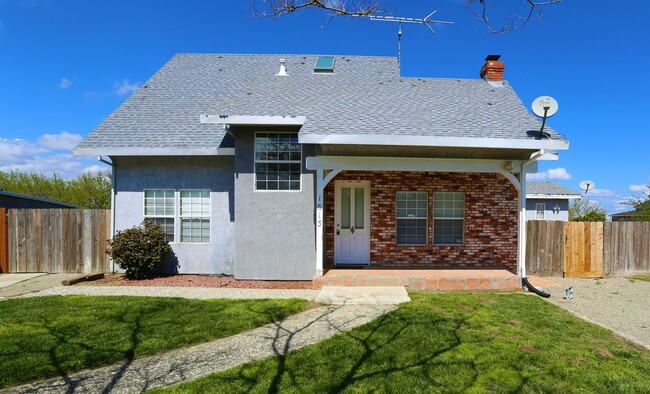 Building Photo - 1613 Fig Ave