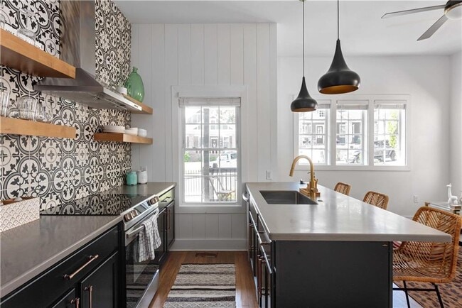 Photo - 538 Winton Terrace NE