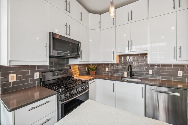 Photo - HUGE 10th Floor Luxury 2 Bed, 2 Full Bath ...