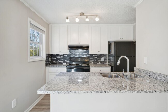 Photo - 16 Hayti Ln