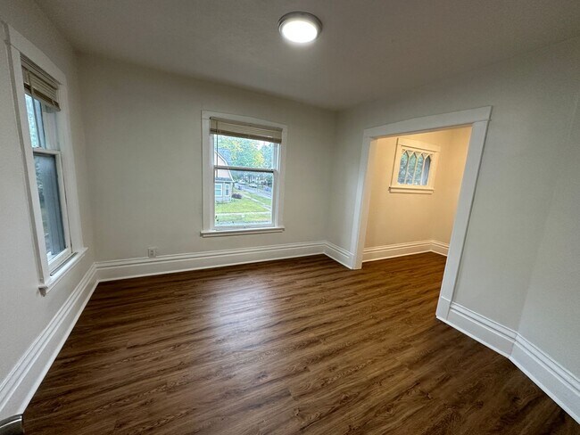 823 Geneva SE - 823 Geneva SE Unit Apt 2