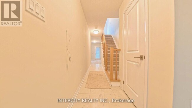 Photo - 76 Fieldridge Cres