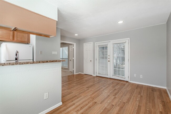 Photo - 1901 N Fitzhugh Ave Unit 16C