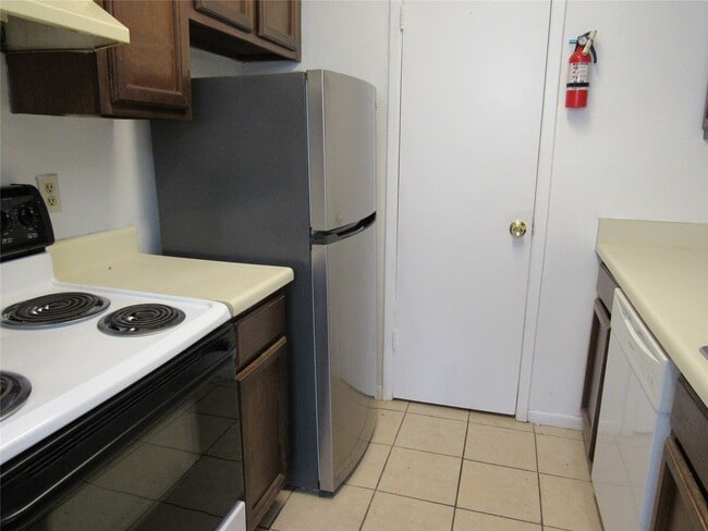 Building Photo - 17331 Red Oak Dr Unit 15 Rental