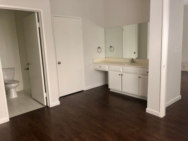 Photo - 11915 Riverside Dr Unit 105