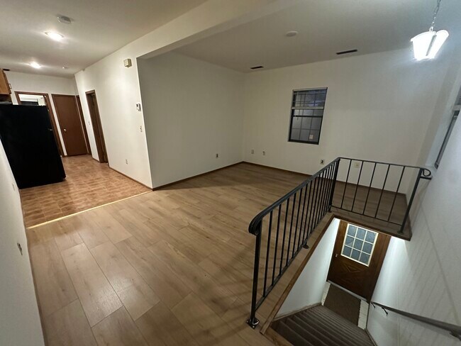 1747 E 2nd St Unit 2