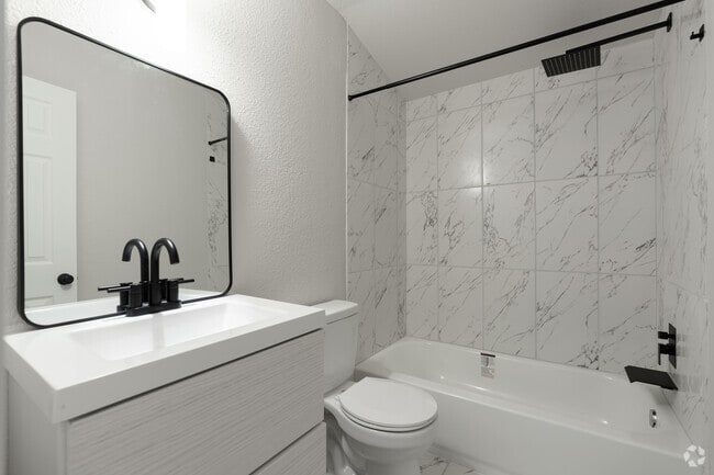 1BR, 1BA - 785SF - Bathroom