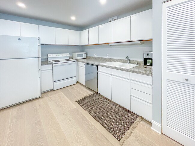 Photo - 405 N WABASH Ave Condo