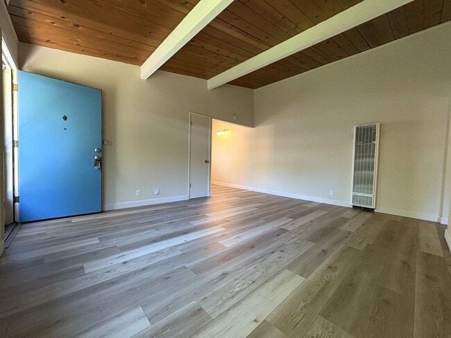 Building Photo - Spacious 1-Bedroom Apartment Available now Unit 3191