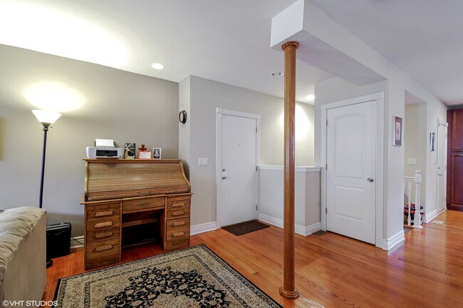 Photo - 6300 N Rockwell St Unit ADX