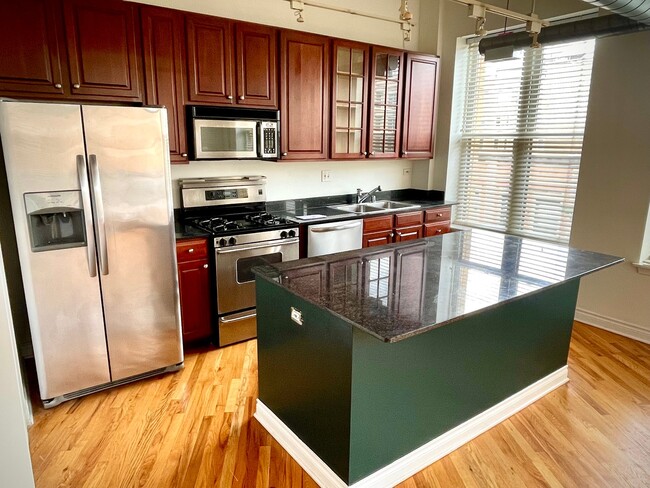 Photo - 1645 W School St Unit 307