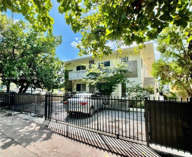 Photo - 626 Meridian Ave Unit 9