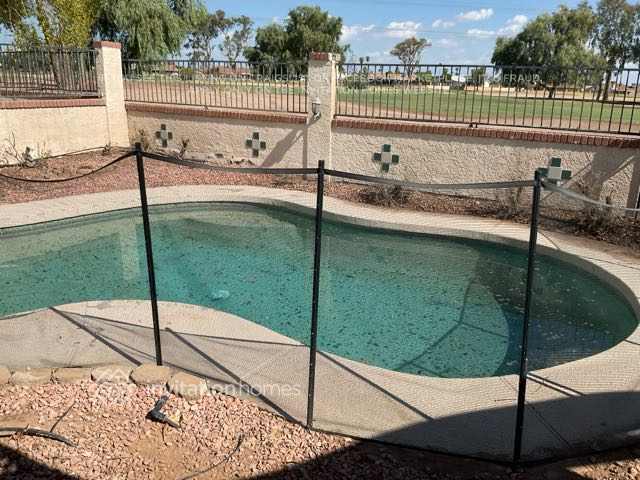 10504 W Griswold Rd