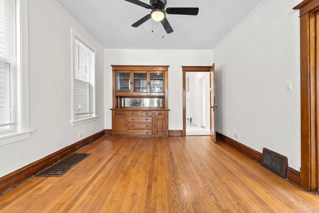 Photo - 1429 W Barry Ave