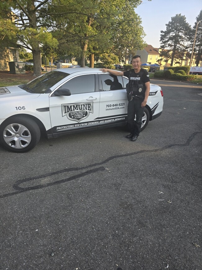 Protección de seguridad armada en el lugar las 24 horas - 8630 Beekman Pl Unidad A