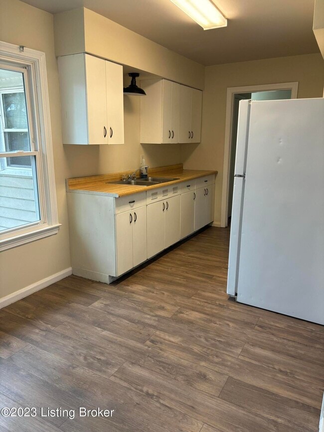 Photo - 215 Heady Ave