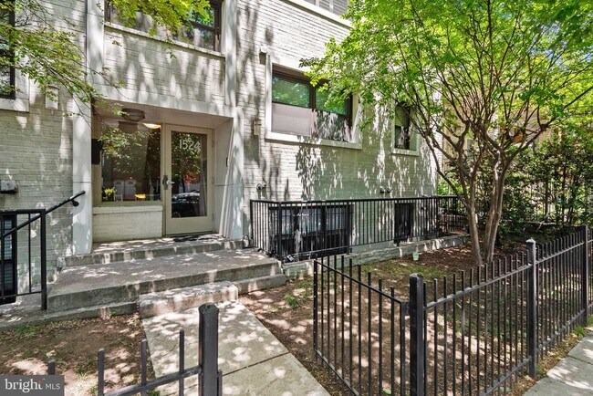Building Photo - 1524 Independence Ave SE Unit 303