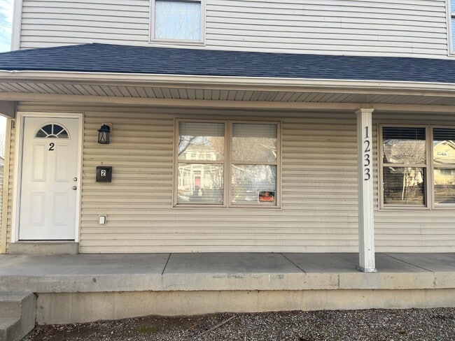Building Photo - 1233 Vincennes St Rental