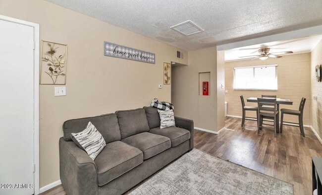 Building Photo - 3121 W Almeria Rd Unit 4