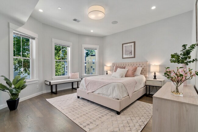 Photo - 18 Armandine St Condo Unit 2